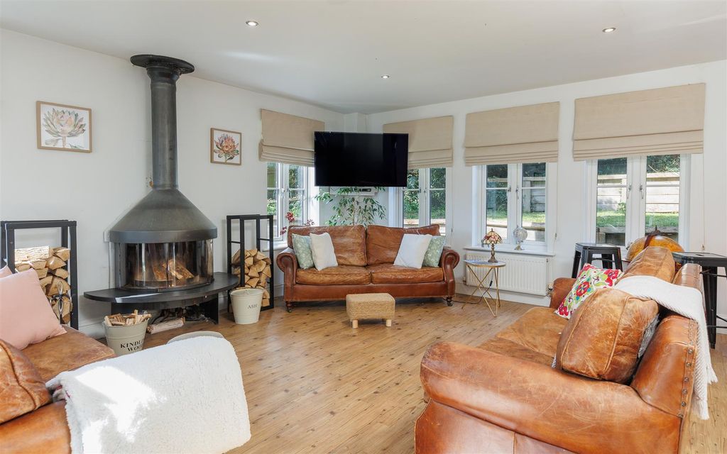 Additional image 6 of 6 bed detached house for saleCarisbrooke, Isle Of Wight PO30