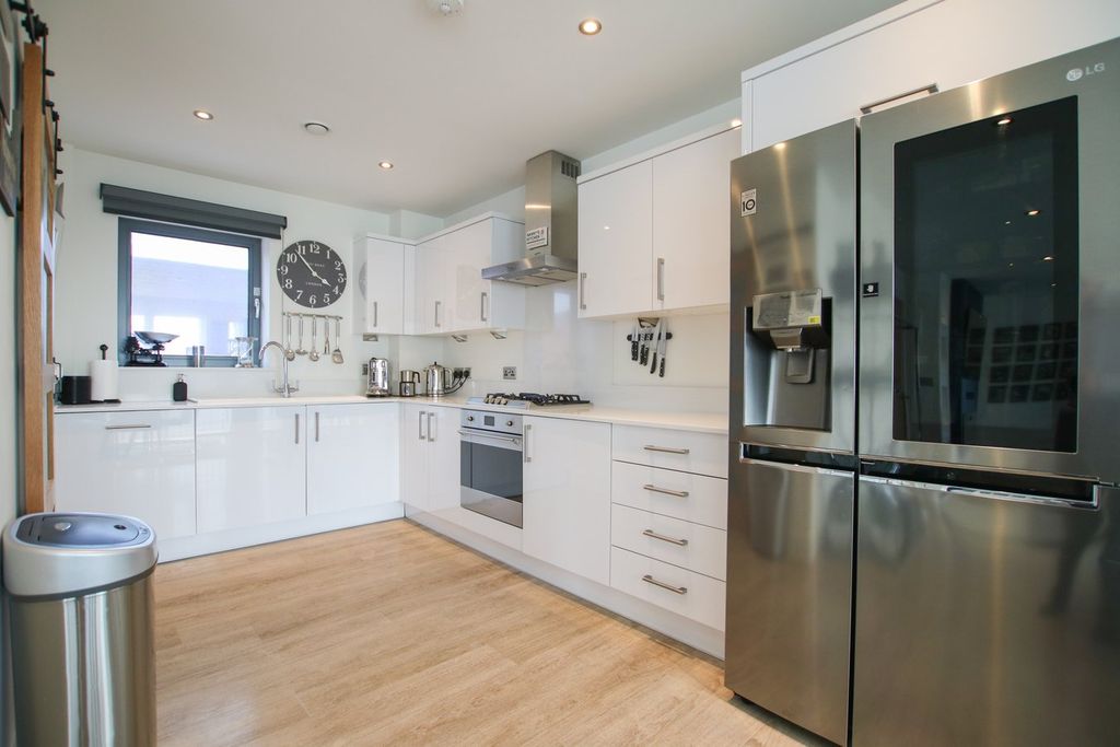 Additional image 6 of 3 bed flat for saleElms Walk, Wokingham RG40