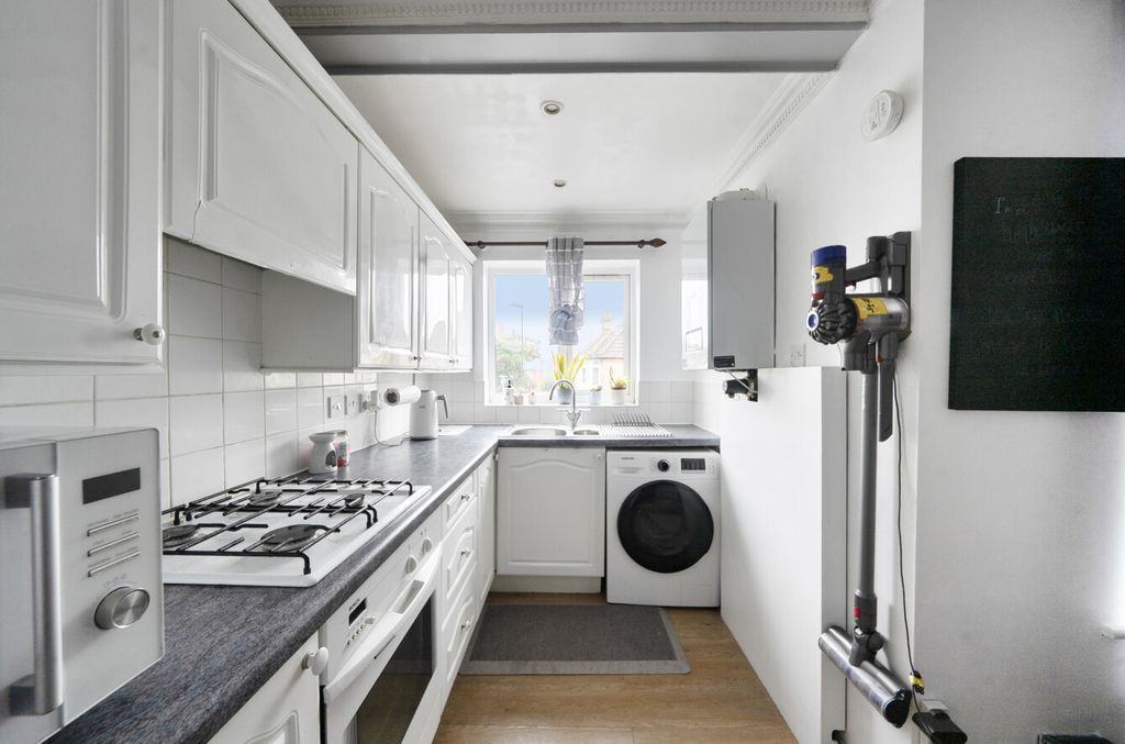 Additional image 2 of 2 bed maisonette for saleUpper Shirley Avenue, Upper Shirley, Southampton, Hampshire SO15
