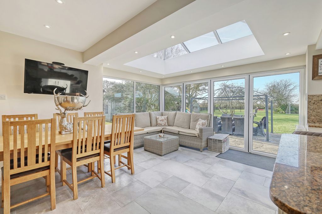 Additional image 8 of 5 bed bungalow for saleHighcliffe Drive, Wickford SS12