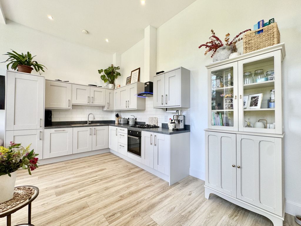 Additional image 4 of 2 bed flat for saleWhitecroft Park, Newport PO30