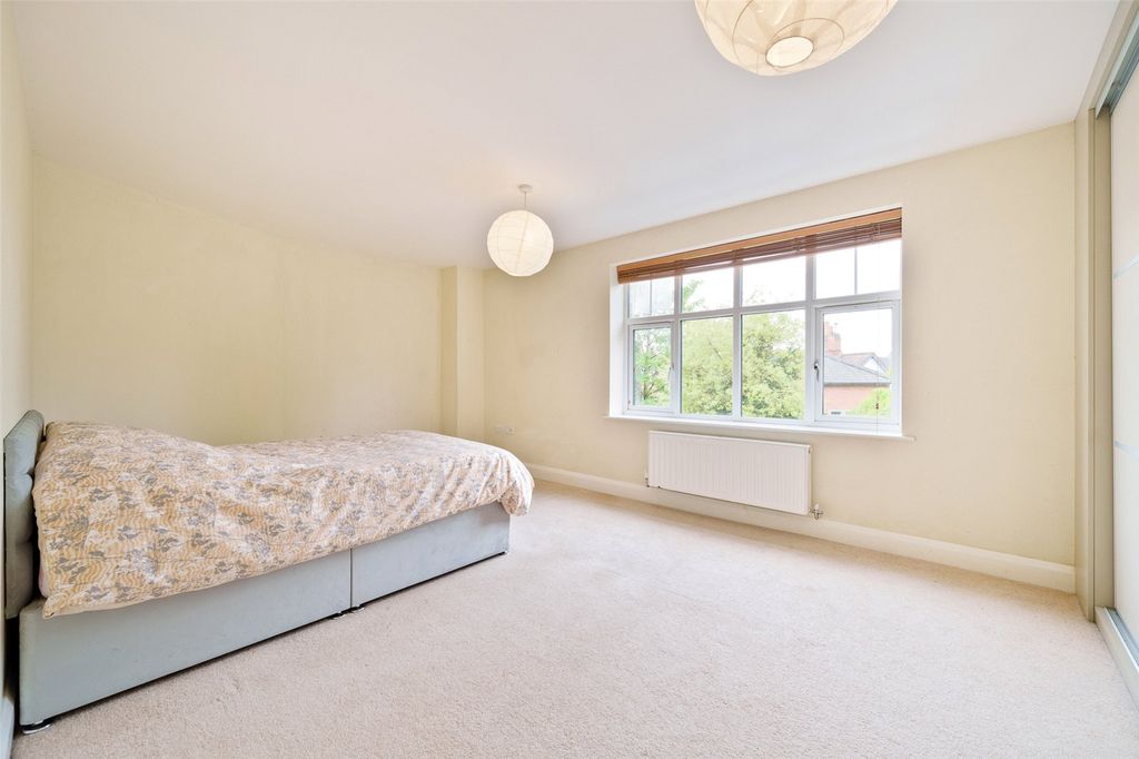Additional image 6 of 2 bed flat for saleMilton Road, Wokingham, Berkshire RG40