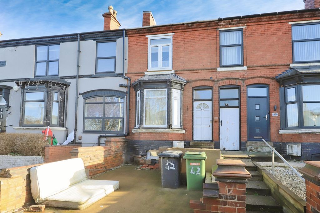 3 bed flat for saleStowheath Lane, Wolverhampton, West Midlands WV1 photo 2