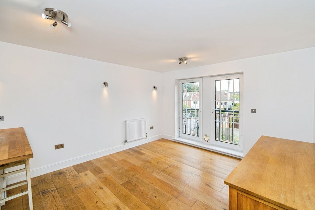 Additional image 3 of 2 bed flat for saleHill Lane, Southampton, Hampshire SO15