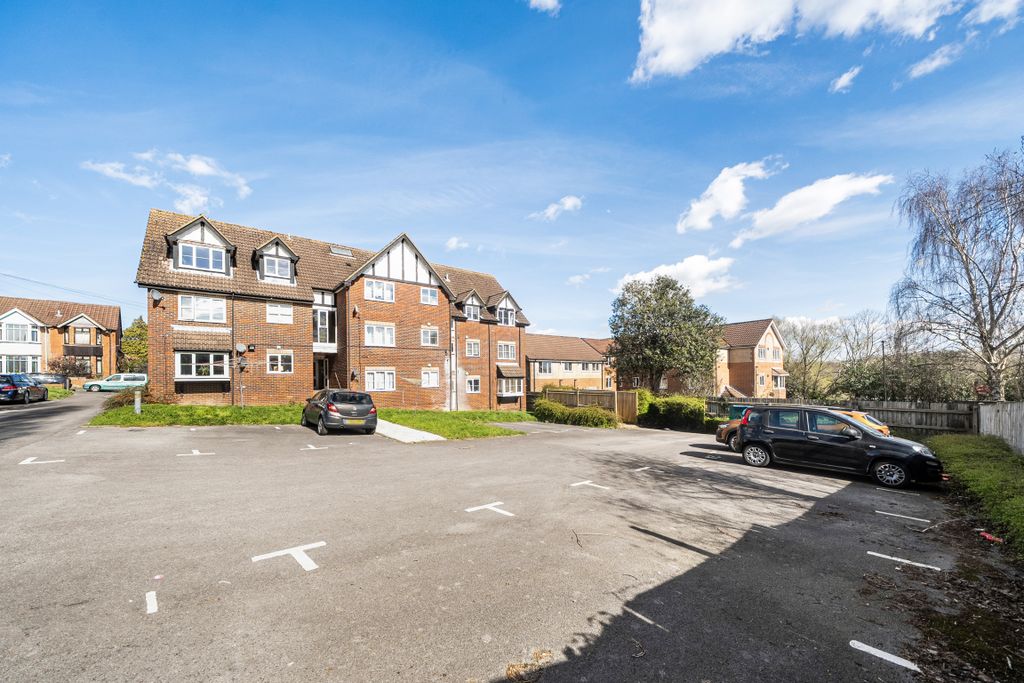 Additional image 3 of 2 bed flat for saleKitchener Road, Southampton SO17