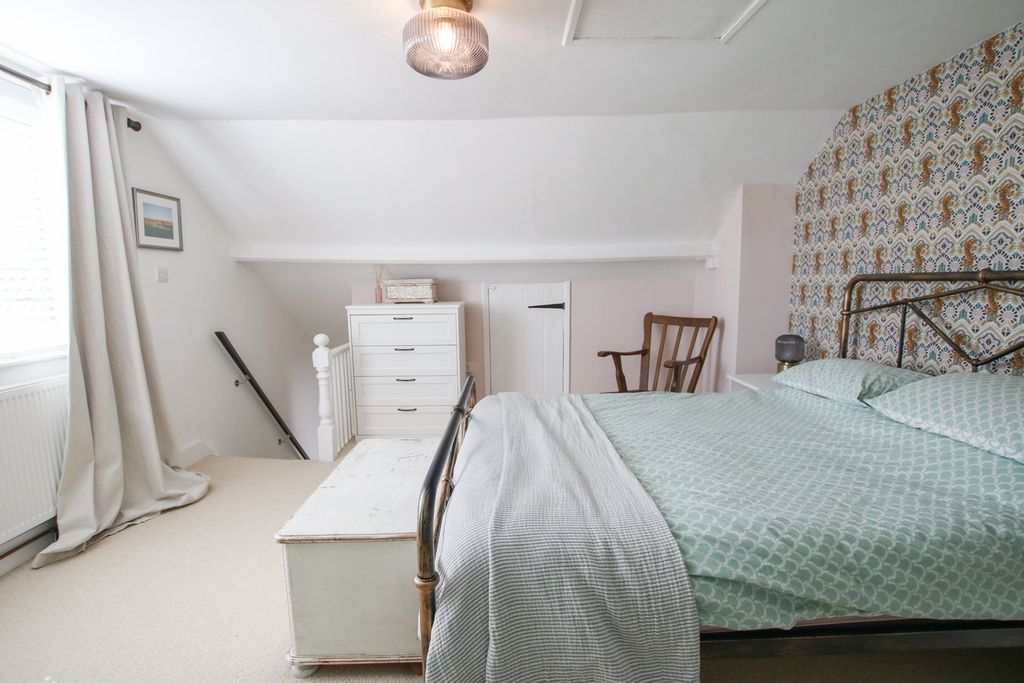 Additional image 14 of 3 bed semi-detached house for saleLangborough Road, Wokingham RG40