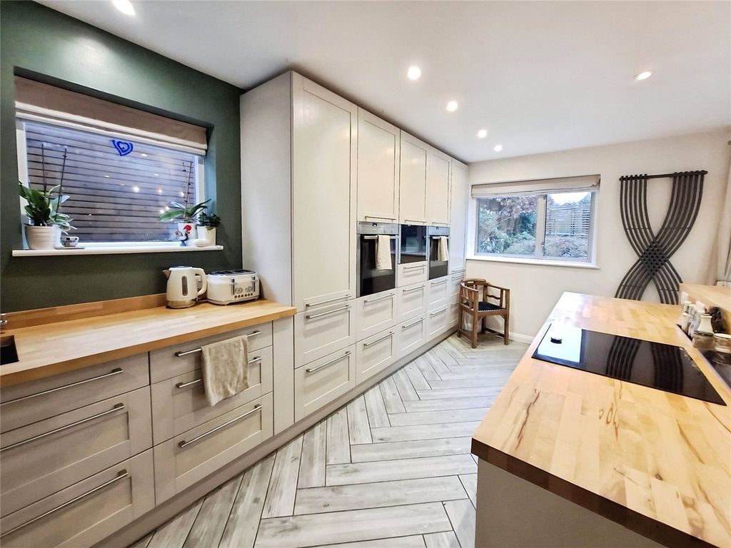 Additional image 2 of 5 bed detached house for saleColeridge Avenue, Yateley, Hampshire GU46