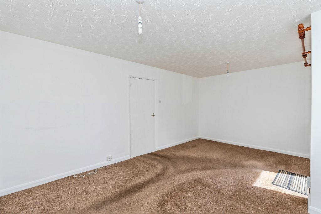 Additional image 6 of 2 bed flat for saleSt. James Close, Southampton SO15