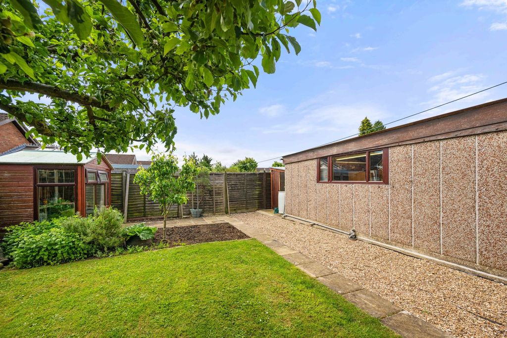 2 bed detached bungalow for saleStation Road, Willoughby LN13 photo 3