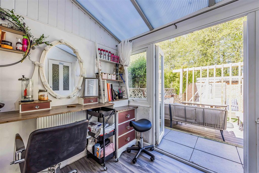 Additional image 9 of 3 bed property for saleHayling Avenue, Portsmouth PO3