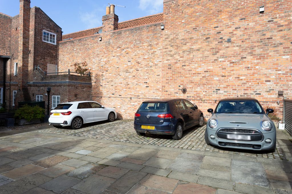 Additional image 14 of 2 bed flat for saleOgleforth, York, North Yorkshire YO1