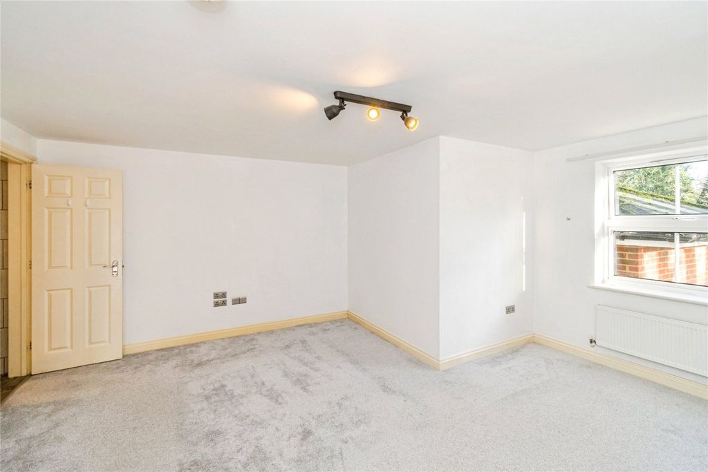 Additional image 8 of 2 bed flat for saleRollesbrook Gardens, Southampton, Hampshire SO15