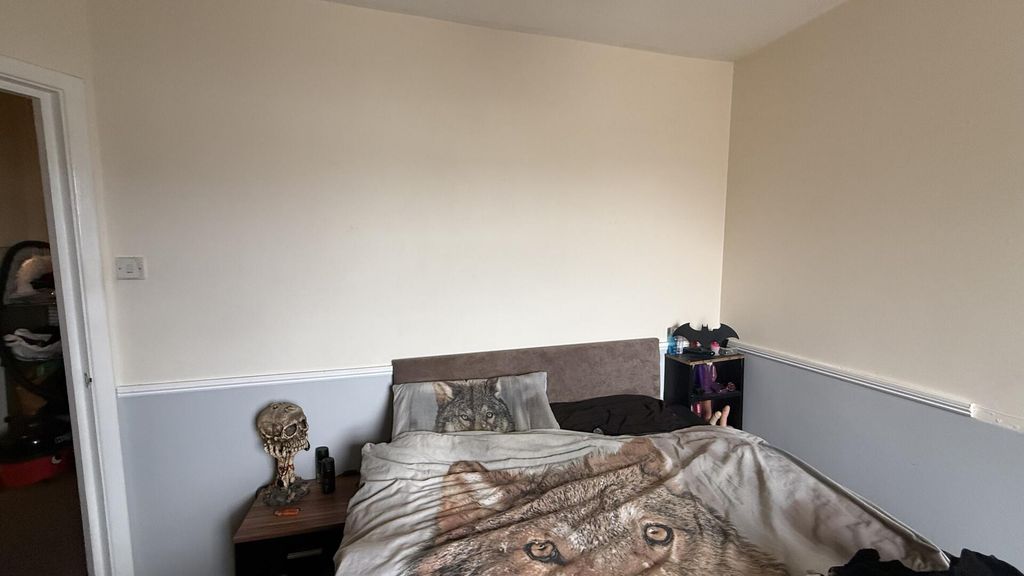Additional image 8 of 2 bed flat for salePyle Street, Newport PO30