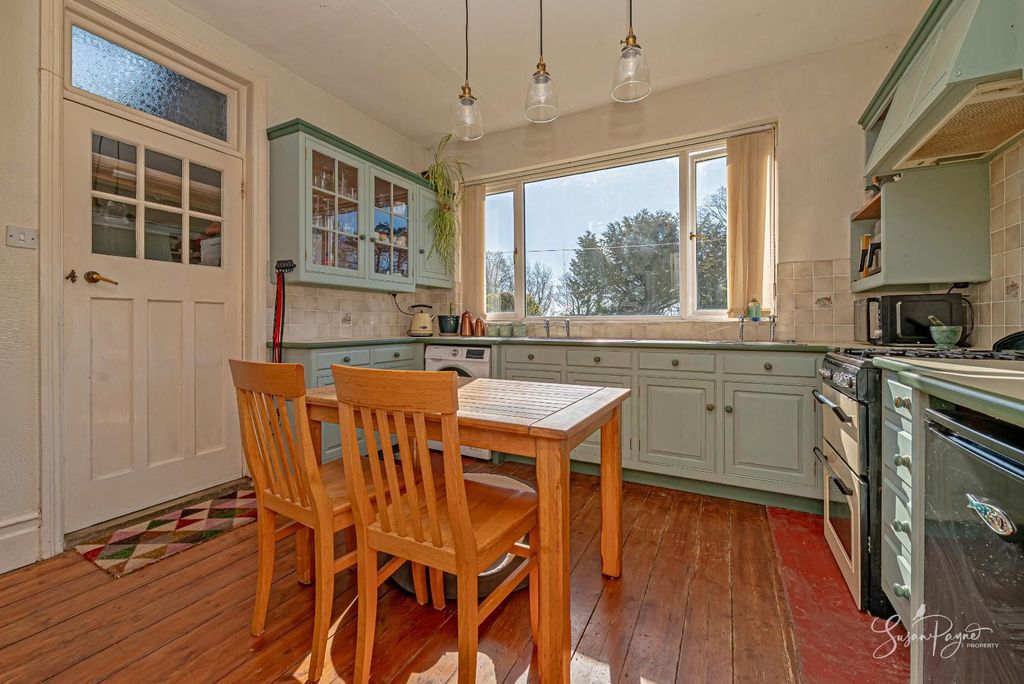 Additional image 13 of 4 bed detached house for saleCalbourne Road, Newport PO30
