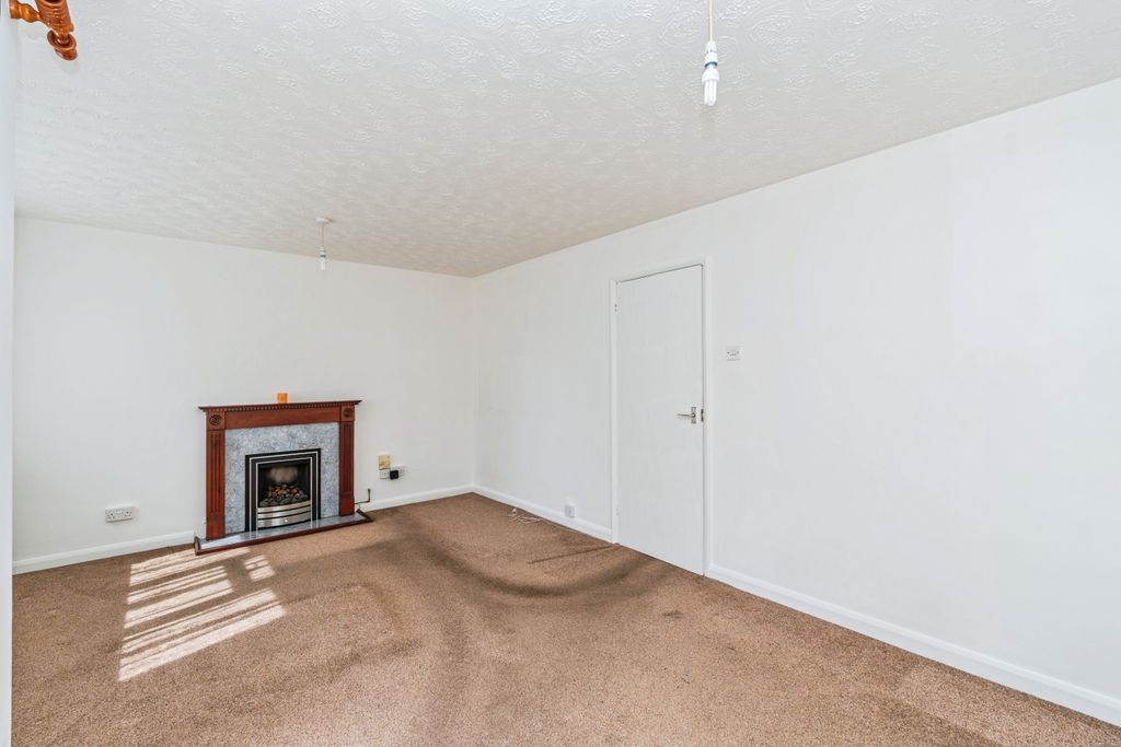 Additional image 5 of 2 bed flat for saleSt. James Close, Southampton SO15