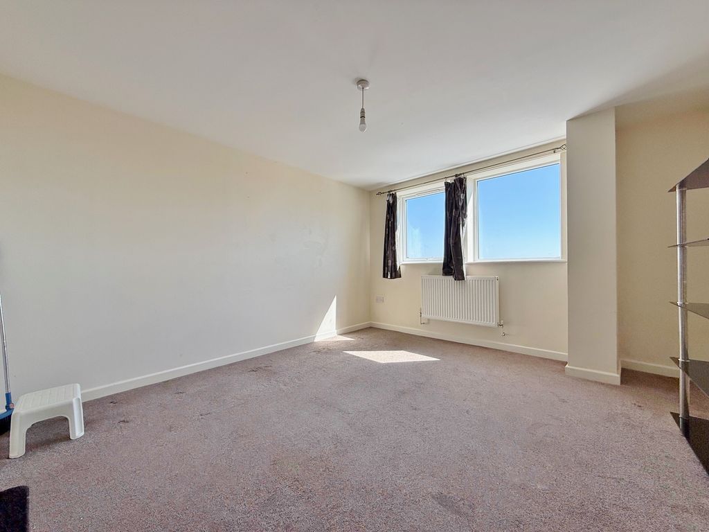 2 bed flat for saleMeon House, Cosham PO6 photo 2