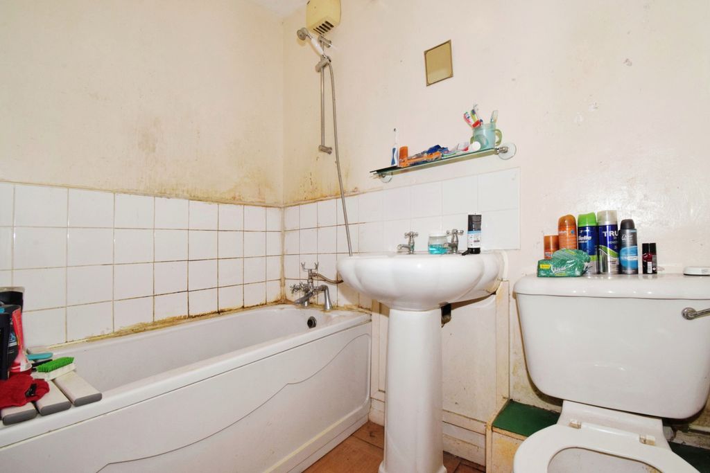 Additional image 14 of 2 bed flat for saleHotoft Road, Leicester, Leicestershire LE5