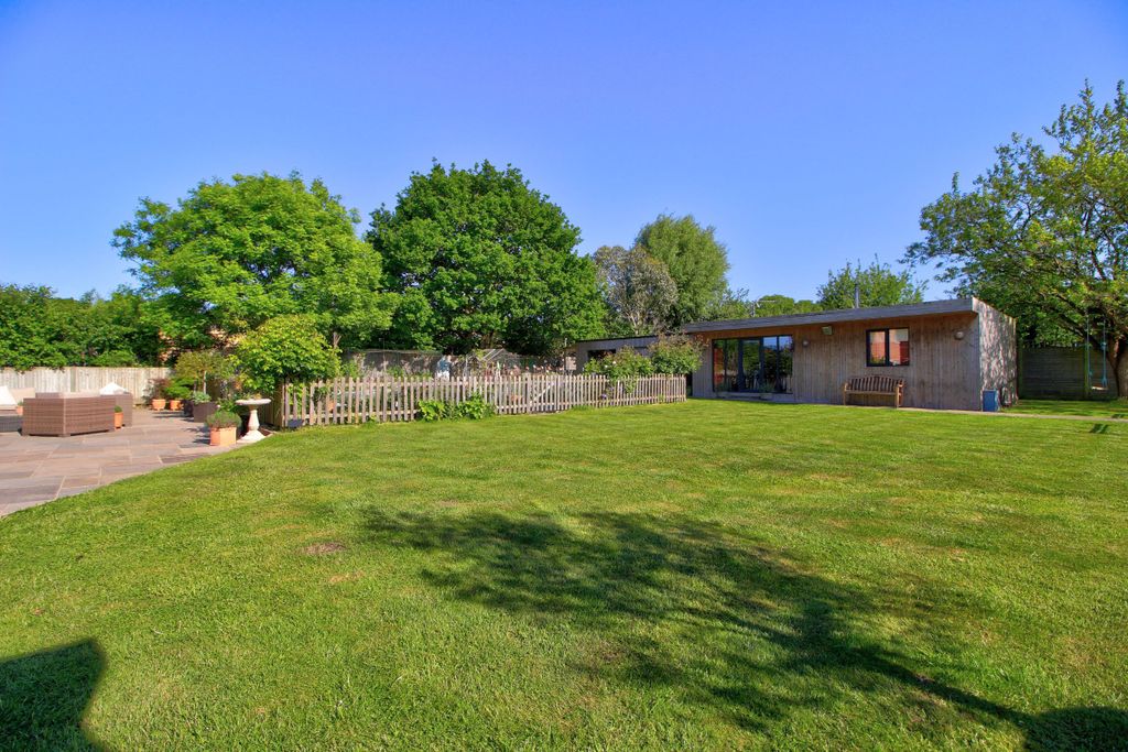 Additional image 19 of 6 bed detached house for saleThe Vale, Wokingham RG40