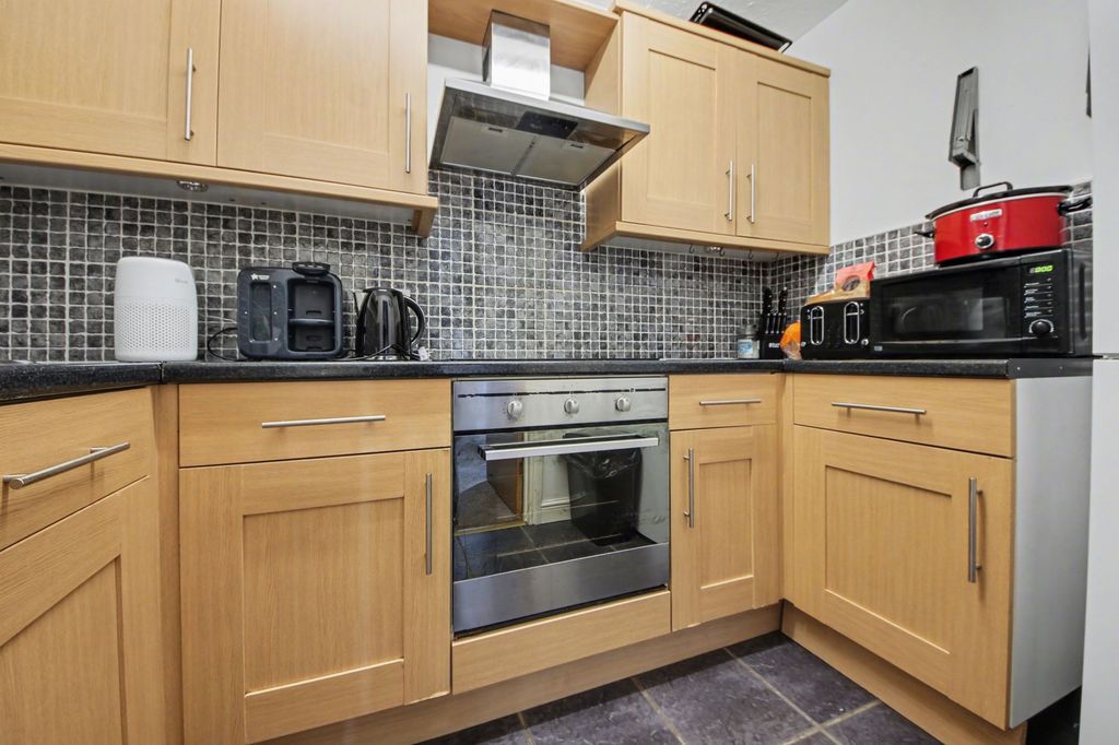 Additional image 6 of 1 bed flat for sale231-233 Spring Road, Sholing SO19