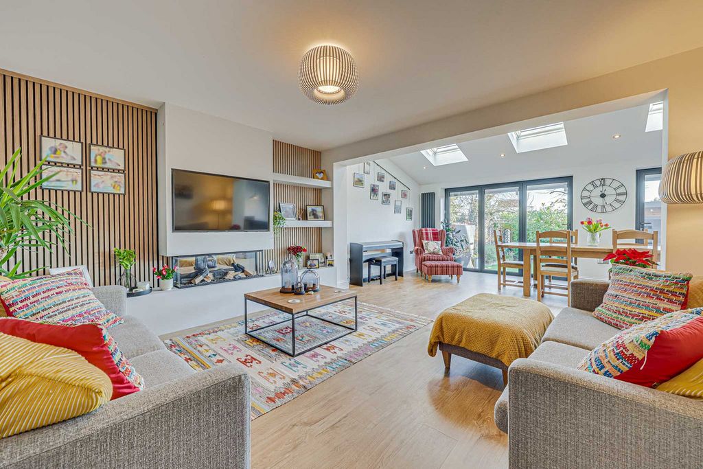 Additional image 3 of 4 bed detached house for saleCharters Court, Wickford SS11