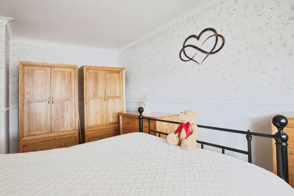 Additional image 11 of 2 bed semi-detached bungalow for saleOak Avenue, Withernsea, East Riding Of Yorkshire HU19