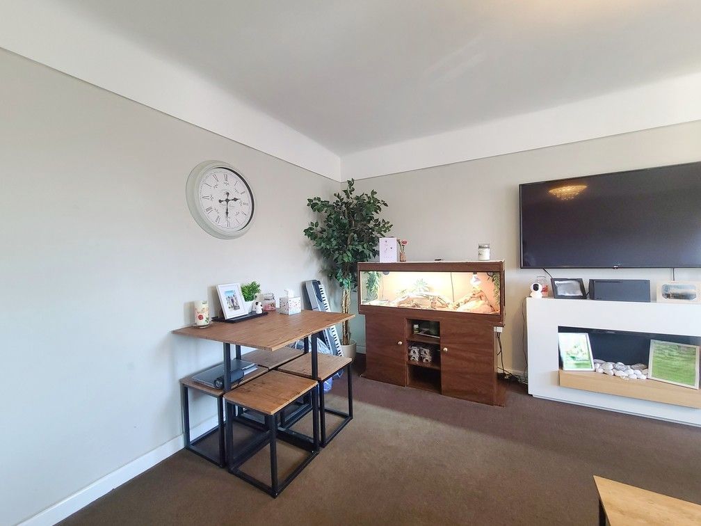 Additional image 3 of 2 bed flat for saleWimpson Lane, Southampton SO16