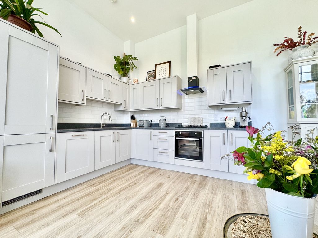 Additional image 3 of 2 bed flat for saleWhitecroft Park, Newport PO30