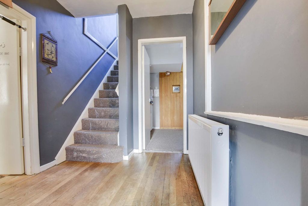 4 bed detached house for saleRidgeway, Oadby, Leicester LE2 photo 4