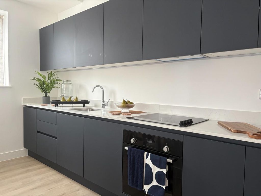 Additional image 4 of 2 bed flat for salePeach Street, Wokingham RG40