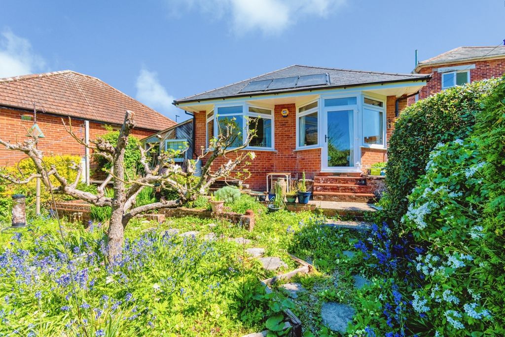 2 bed bungalow for saleCoxford Close, Southampton, Hampshire SO16