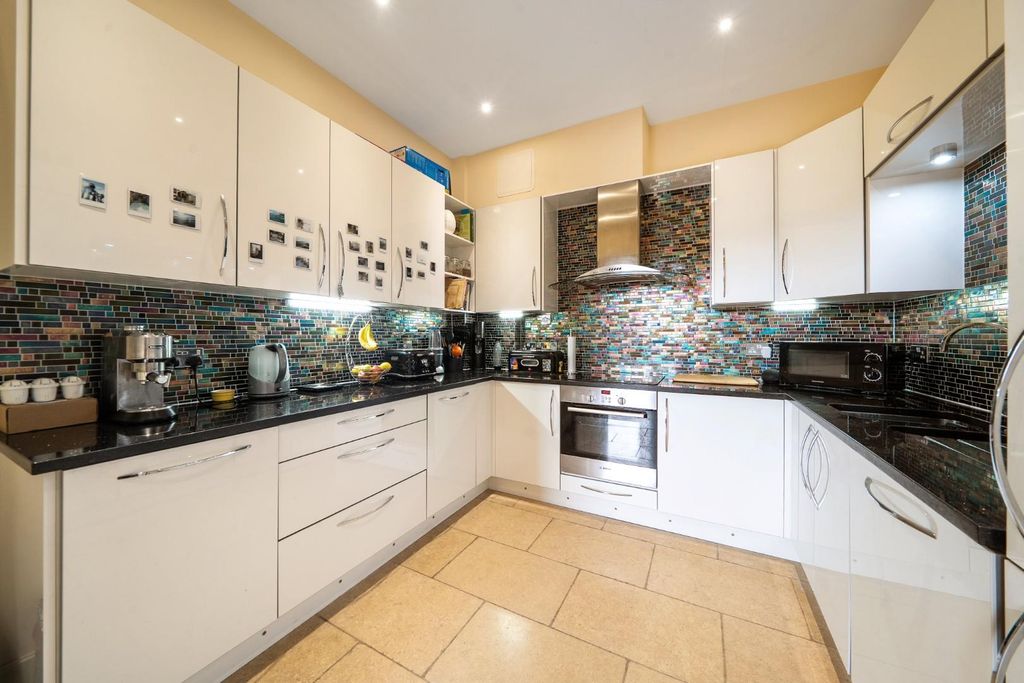 Additional image 8 of 2 bed flat for saleGunwharf Quays, Portsmouth PO1