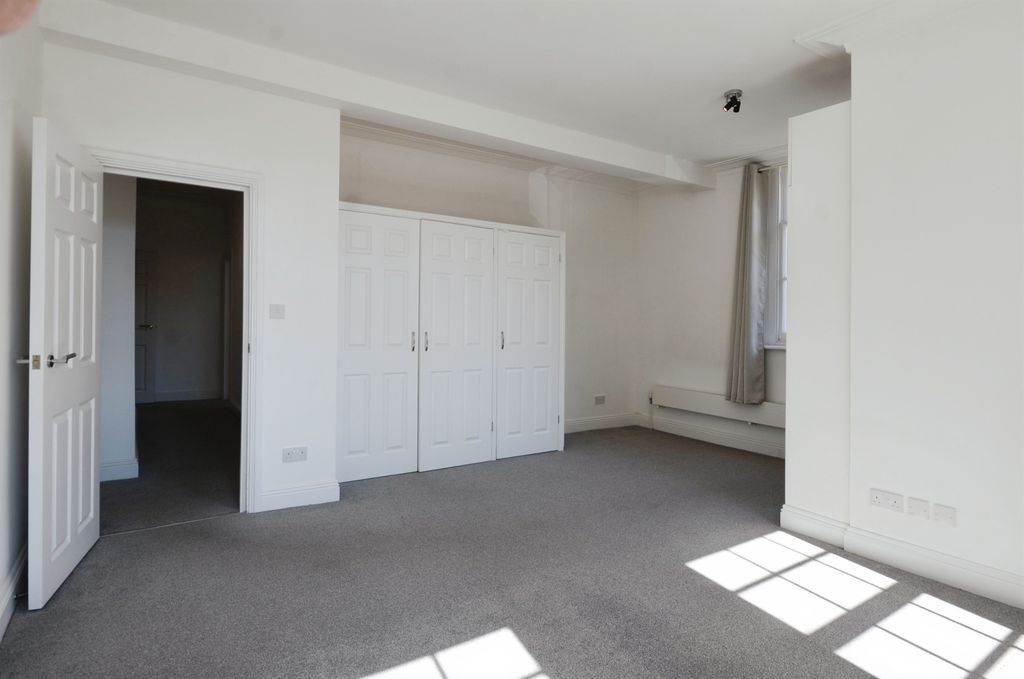 Additional image 7 of 2 bed flat for saleGrosvenor Square, Southampton SO15