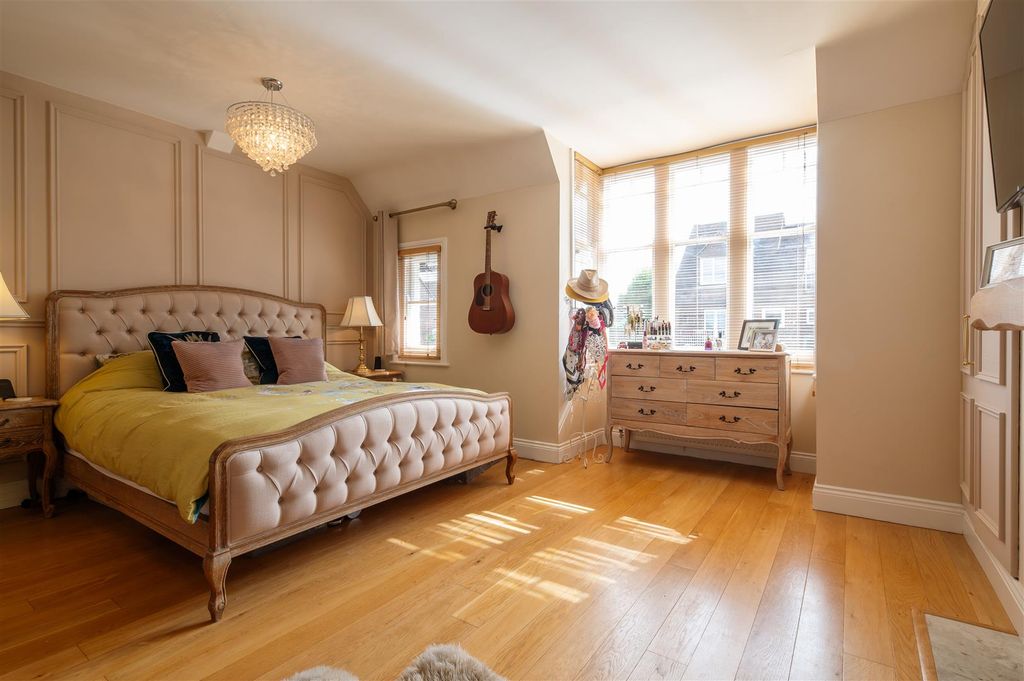 Additional image 8 of 3 bed terraced house for saleHensington Road, Woodstock OX20