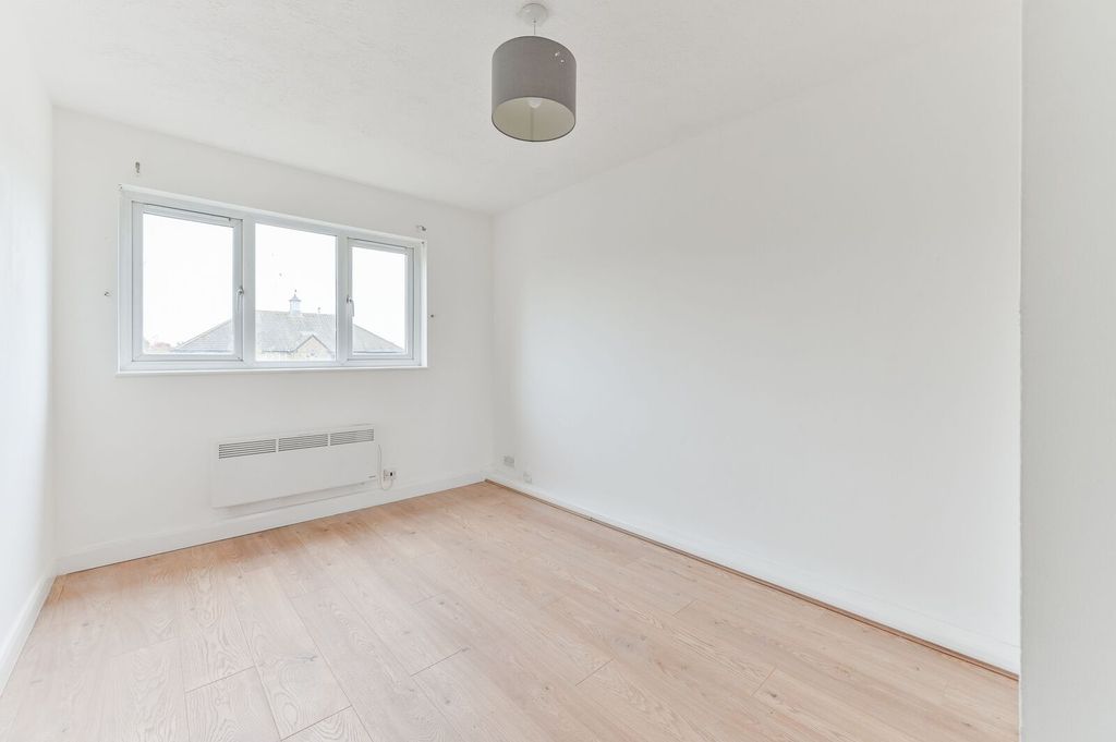 Additional image 5 of 2 bed flat for saleCotswold Way, Worcester Park KT4