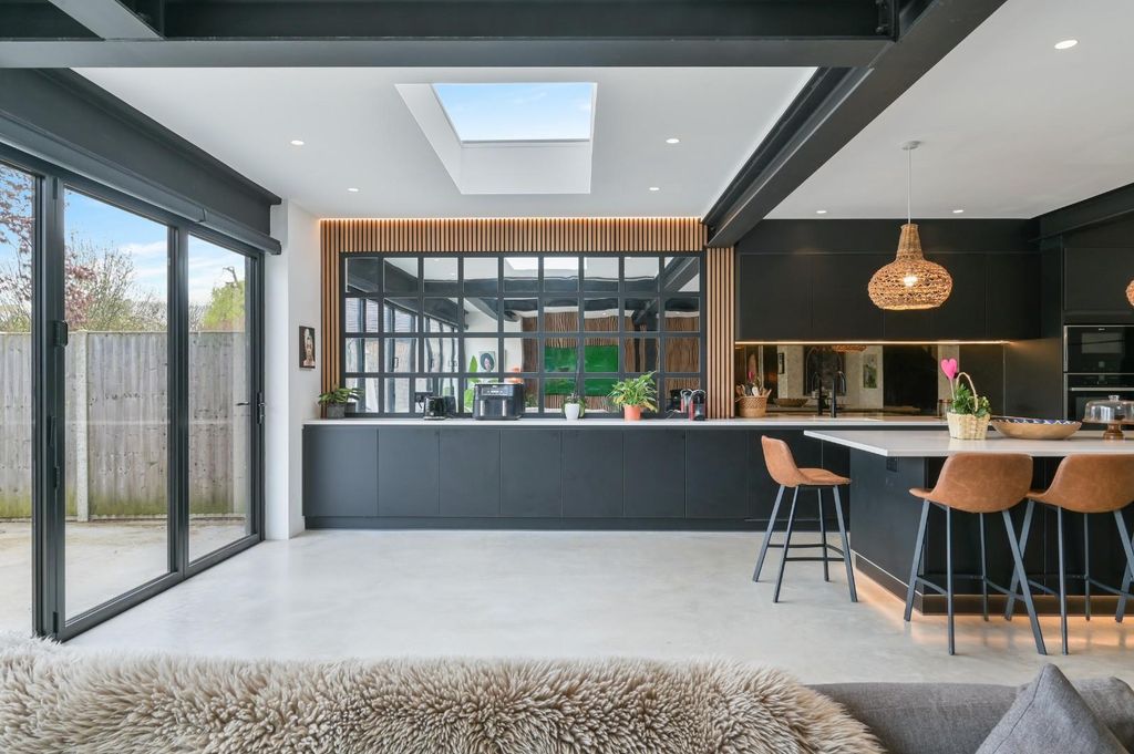 Additional image 8 of 6 bed semi-detached house for saleOaks Avenue, Worcester Park KT4