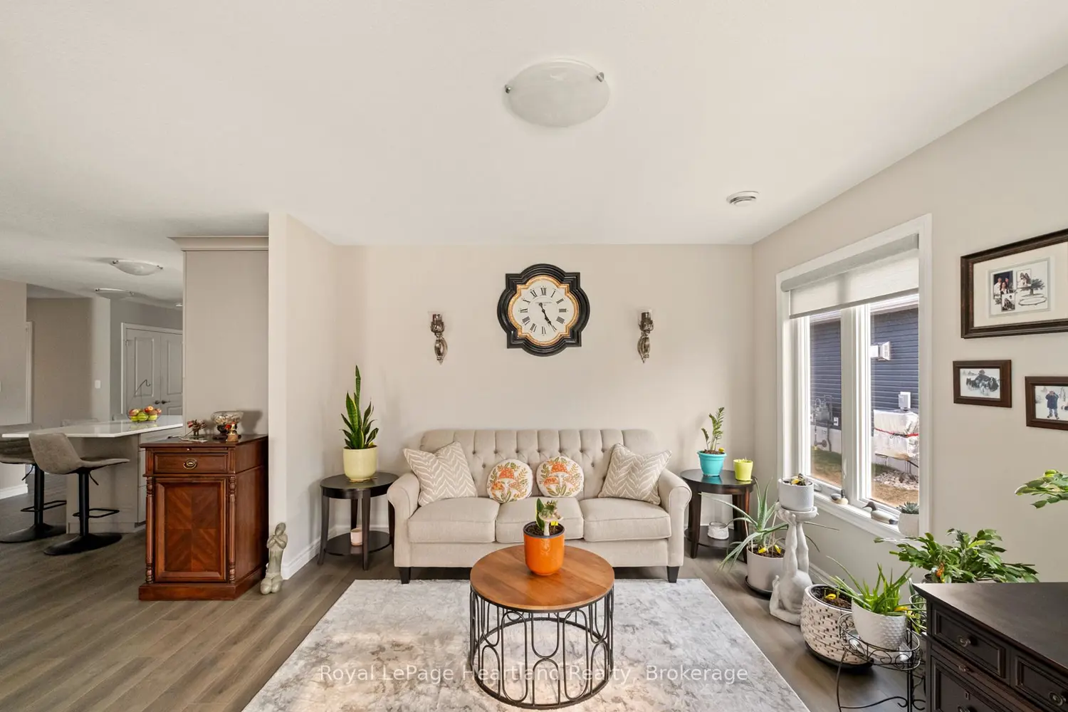 140 Lake Breeze Drive photo 4
