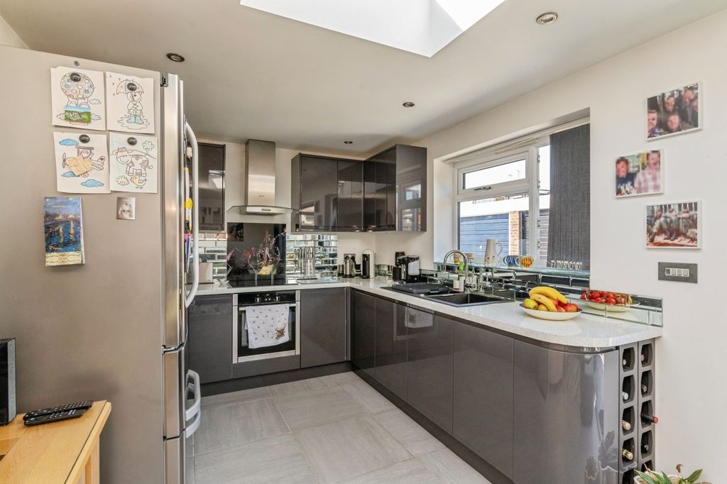 Additional image 5 of 3 bed bungalow for saleMerlin Way, Wickford SS11
