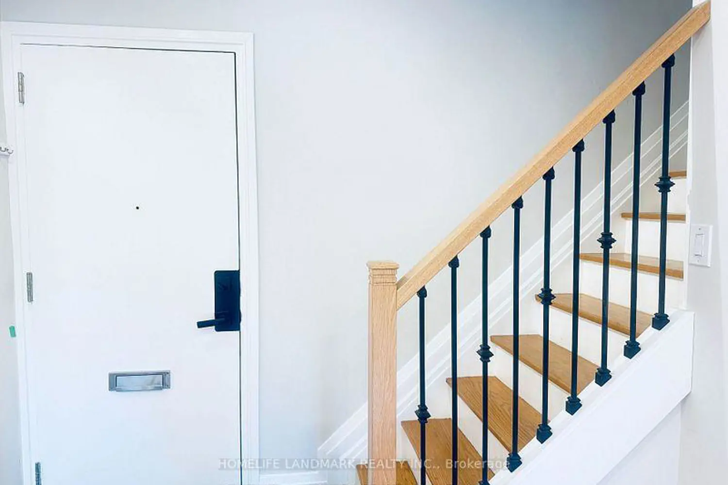 Additional image 10 of 5879 Bathurst Street 213