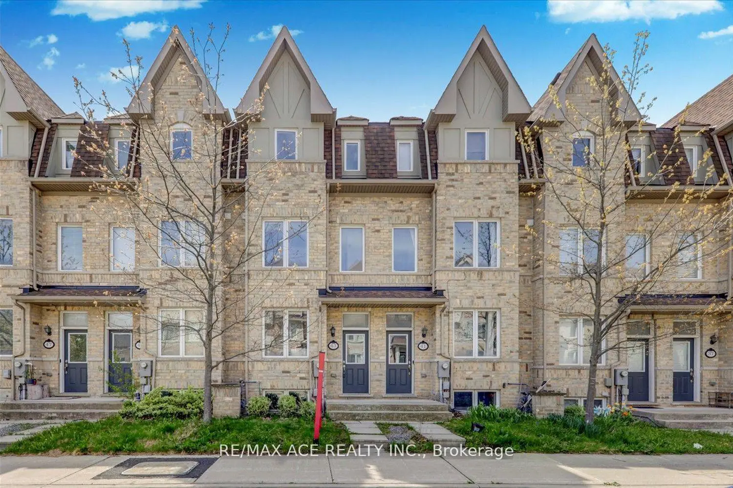 43 Kawneer Terrace