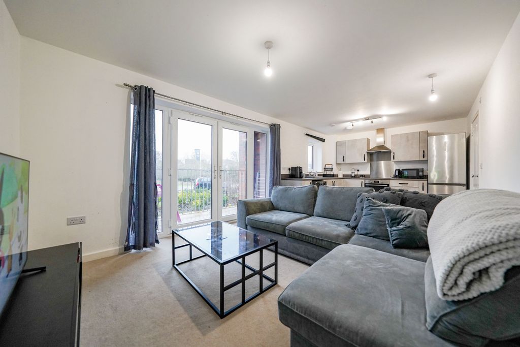 Additional image 2 of 2 bed flat for saleRound Meadow Road, Leicester LE4