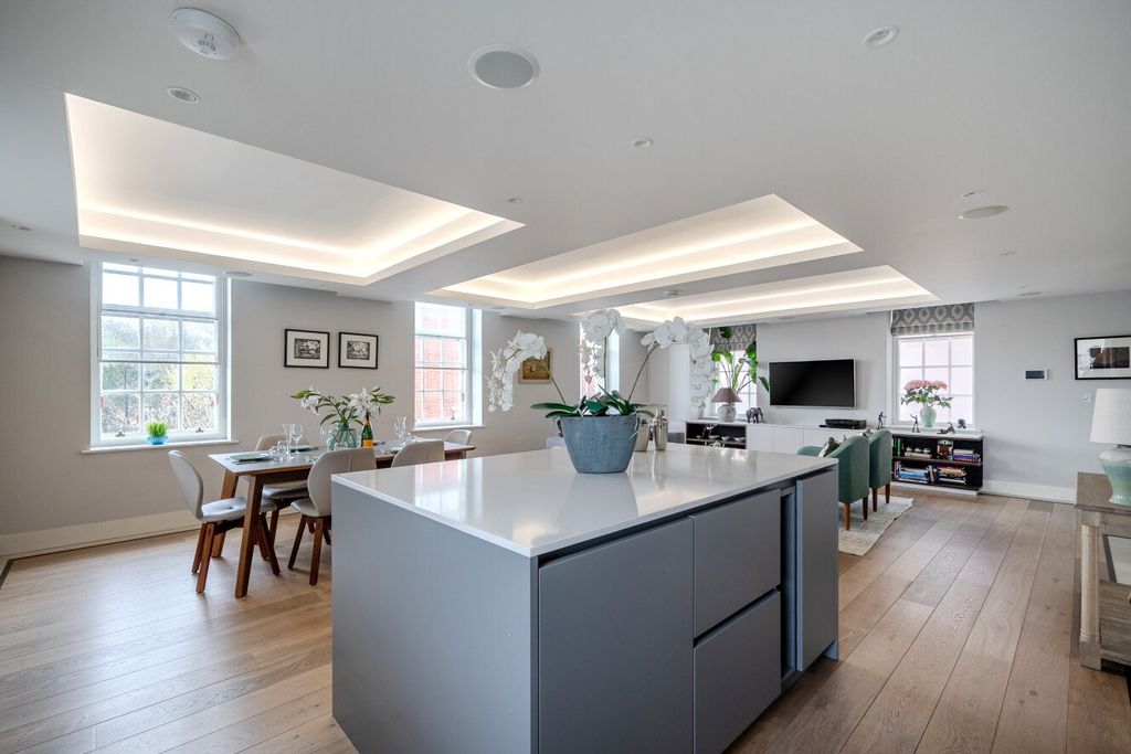 Additional image 4 of 2 bed flat for saleRichmond Hill, Richmond TW10