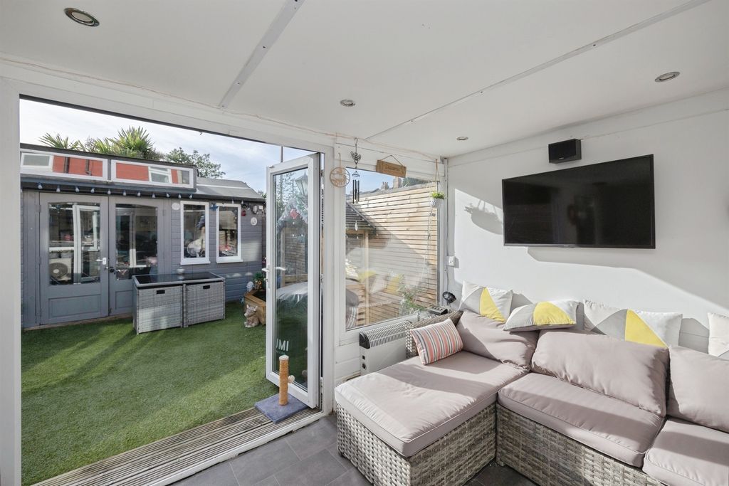 Additional image 6 of 4 bed terraced house for saleMeon Road, Southsea PO4