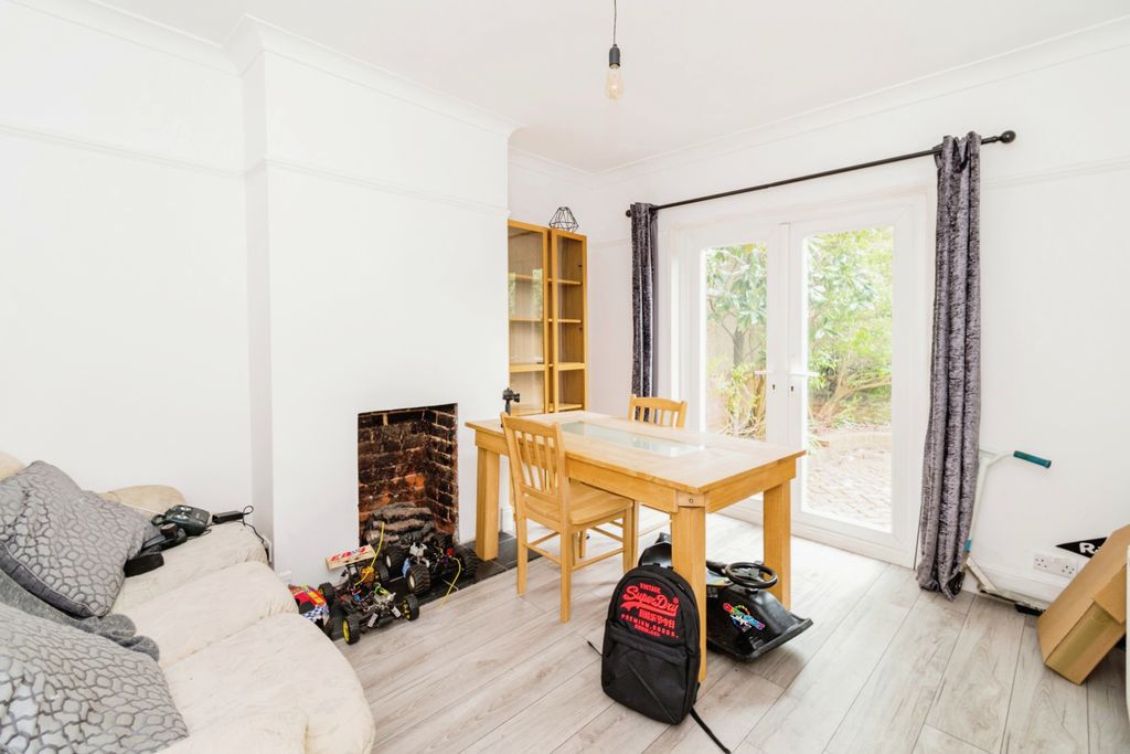 Additional image 5 of 3 bed semi-detached house for saleBlenheim Gardens, Southampton, Hampshire SO17