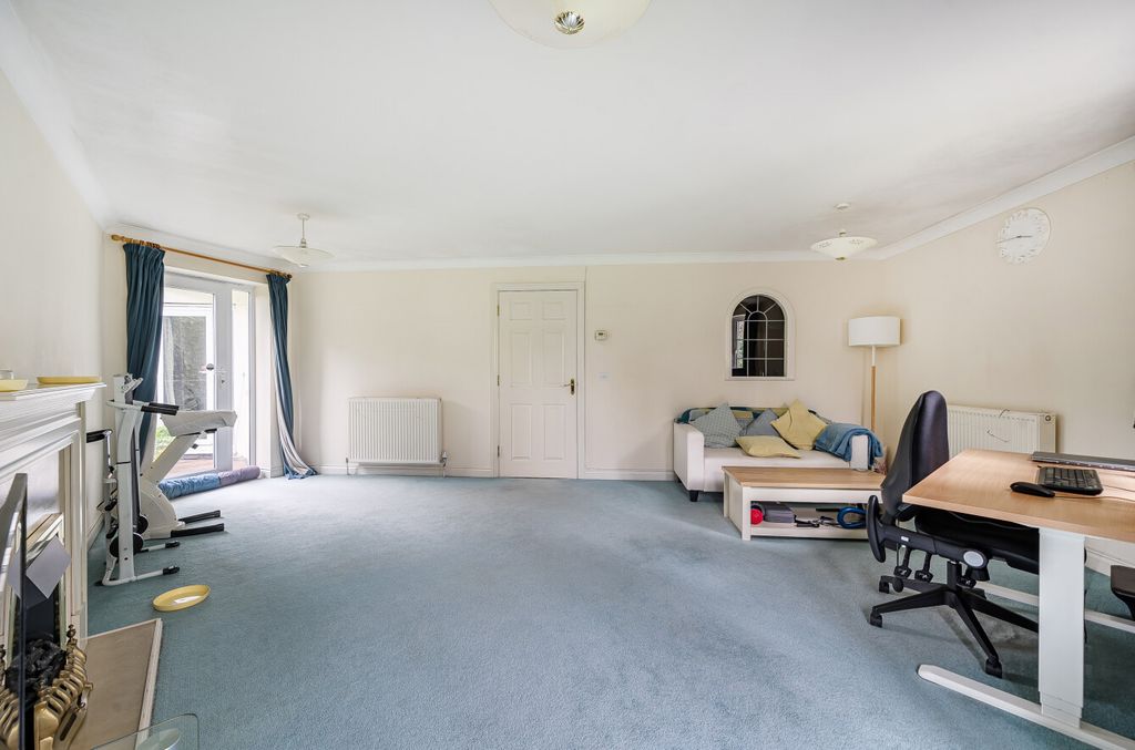 Additional image 3 of 2 bed flat for saleThe Dell, Southampton, Hampshire SO15