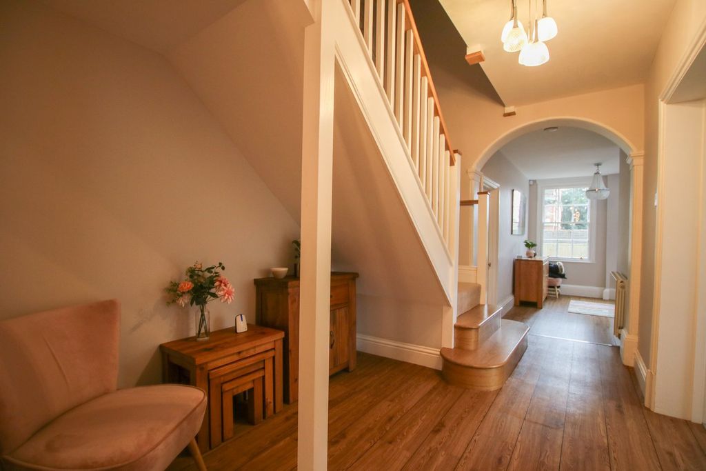 Additional image 13 of 5 bed detached house for saleMilton Road, Wokingham RG40