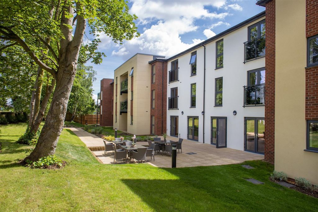 2 bed flat for saleThorneycroft, Wood Road, Tettenhall WV6