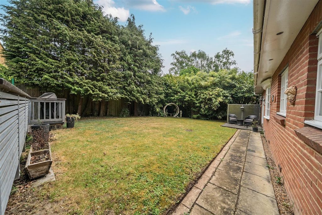 Additional image 18 of 4 bed detached house for saleCarrick Lane, Yateley, Hampshire GU46