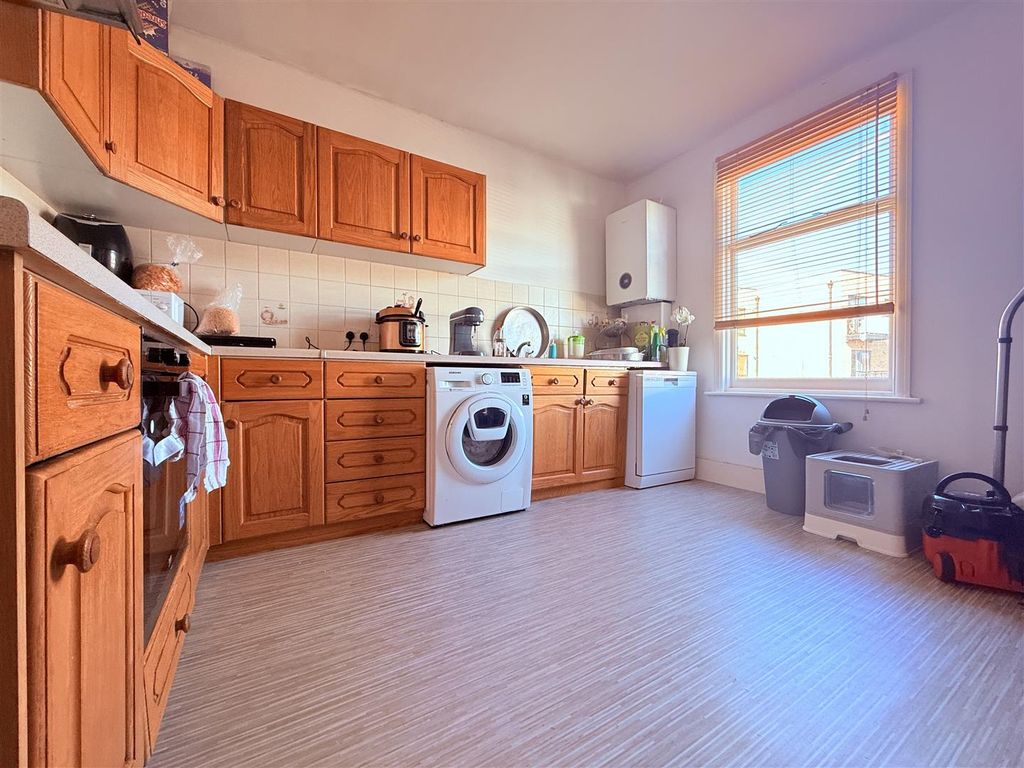 Additional image 8 of 3 bed flat for saleWoodthorpe Road, Ashford TW15