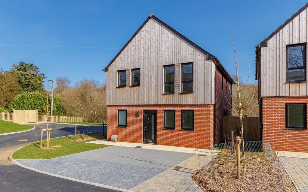 Additional image 2 of 5 bed property for saleGatcombe, Isle Of Wight PO30