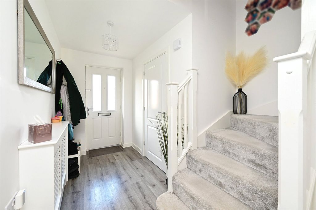 Additional image 18 of 4 bed detached house for saleBunch Grove, Yateley, Hampshire GU46